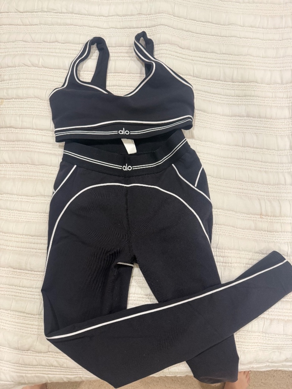 Alo leggings and sports bra